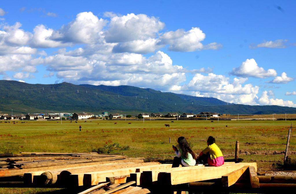 Shangri-La Lao Shay Youth Hostel Екстериор снимка