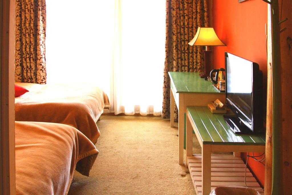 Shangri-La Lao Shay Youth Hostel Екстериор снимка