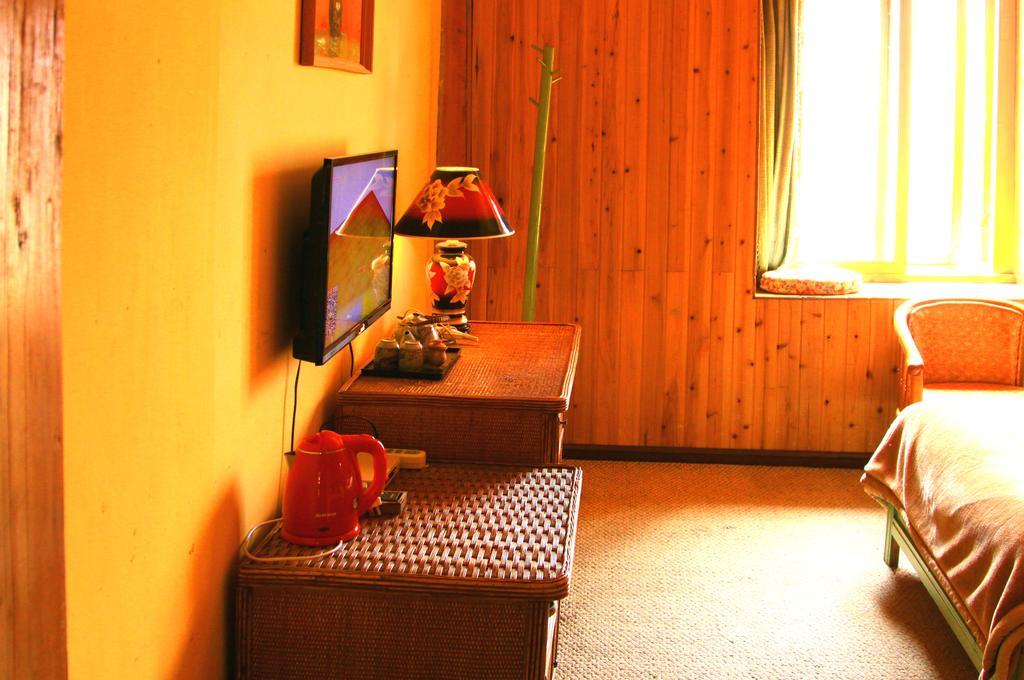 Shangri-La Lao Shay Youth Hostel Екстериор снимка