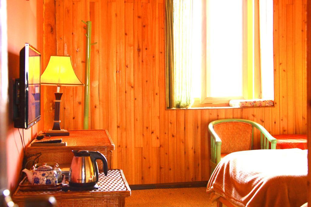 Shangri-La Lao Shay Youth Hostel Екстериор снимка