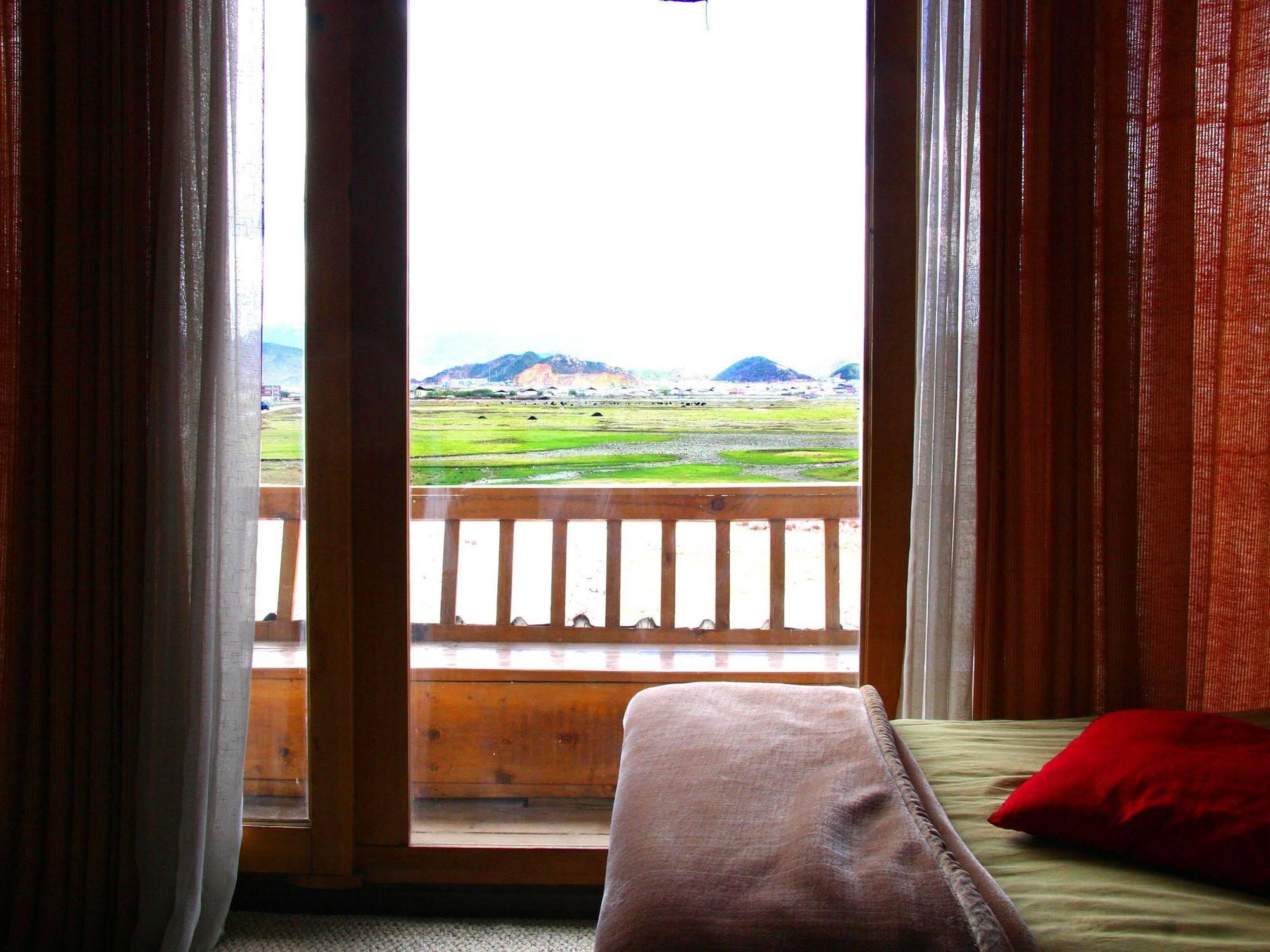 Shangri-La Lao Shay Youth Hostel Екстериор снимка